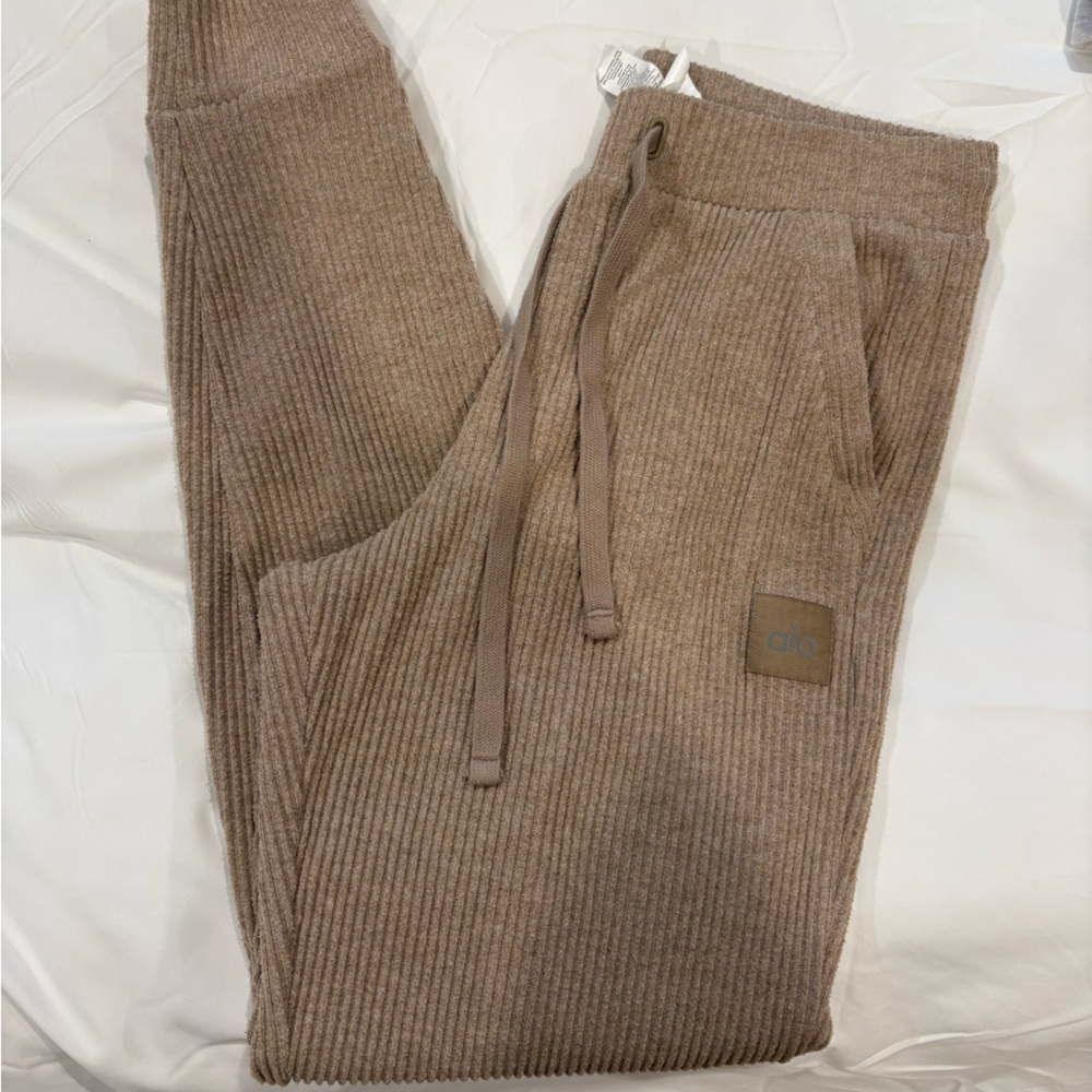 ALO yoga ribbed muse joggers